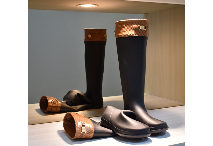 Soft foldable waterproof boots